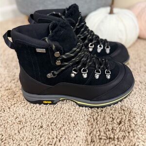 UGG Brecken Lace- Women’s winter boots. 
Retail $220